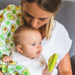 SWADDLES TETRA PELENE BABYONO ZA POVIJANJE + ZVEČKA - AVOKADO - Slika 5