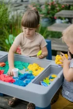 TEGA BABY SET DJEČJEG NAMJEŠTAJA ( STOL I 2 STOLICE ) TEGGI MULTIFUN - GRAPHITE/MUSTARD - Slika 4