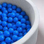 PLUSH NEST Loptice za bazen promjera 6 cm – 200 kom – plave - Slika 3