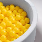 PLUSH NEST Loptice za bazen promjera 6 cm – 200 kom – žute - Slika 2