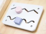 Montessori rastući Pikler trokut 3u1 s aktivnom pločom i 2u1 pločom - pastelni - Slika 6