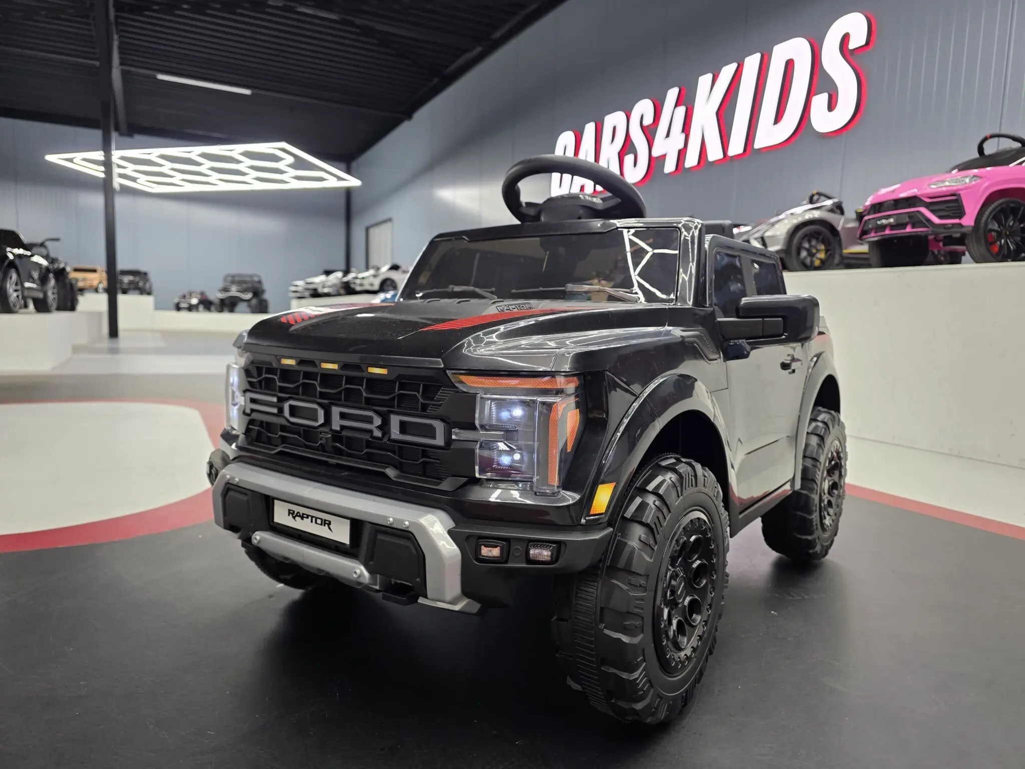 Kinderauto-Ford-Raptor-1-persoons-12-volt-zwart.jpg Ford Raptor dječji automobil s 1 sjedalom, 12 volti, crne boje - Slika 1