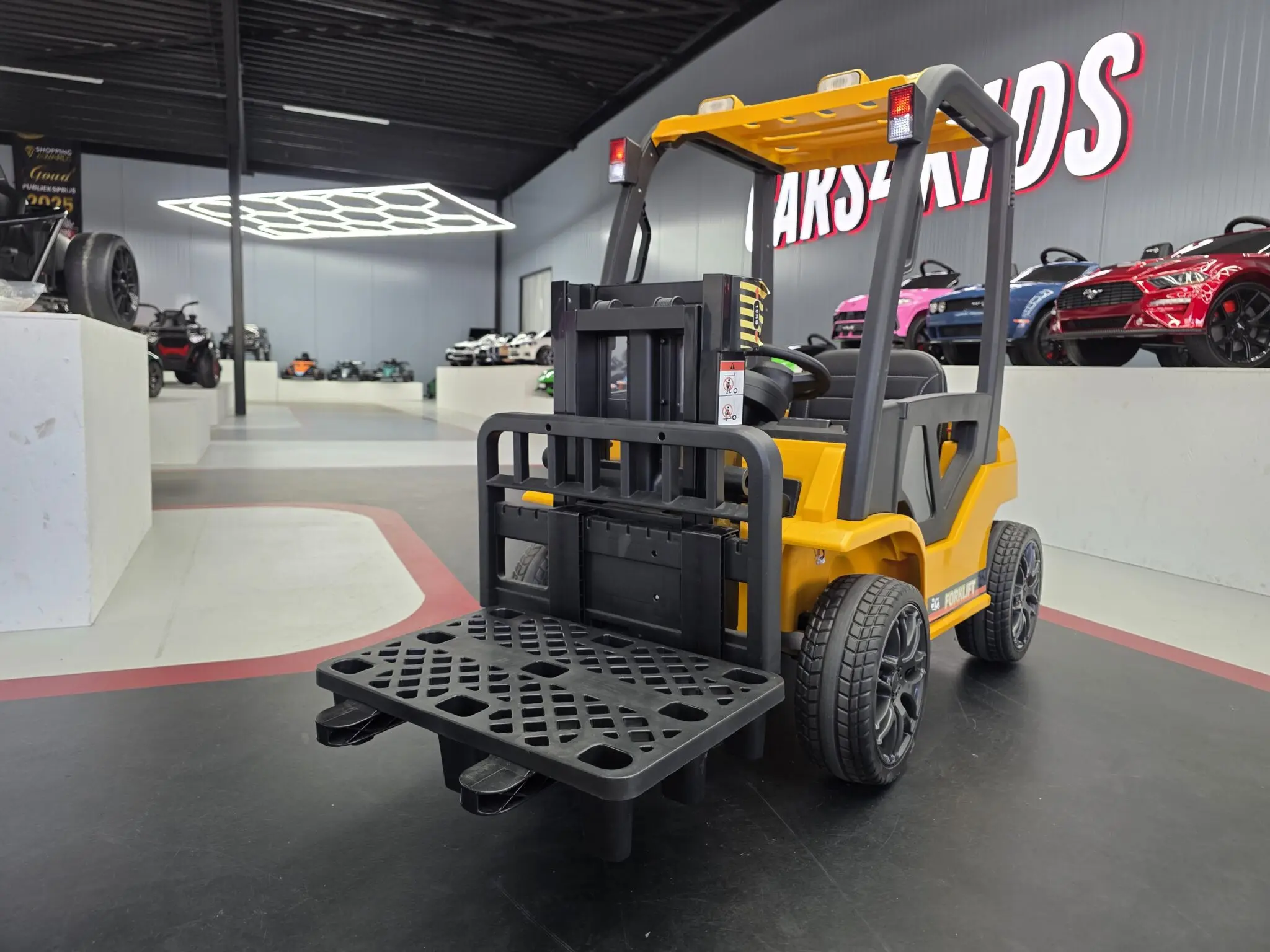 Elektrische-kinder-heftruck-12volt-met-afstandsbediening-geel.jpg Električni dječji viličar 12 volti s daljinskim upravljačem žute boje - Slika 1