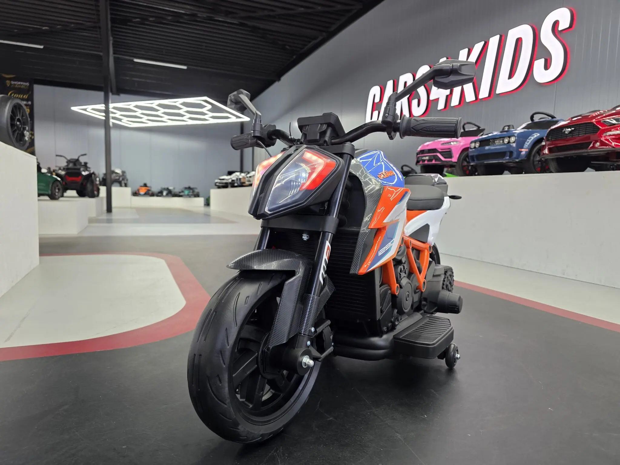 Elektrische-kindermotor-KTM-1290-Superduke-12-volt.jpg Električni dječji motocikl KTM 1290 Superduke 12 volti - Slika 1