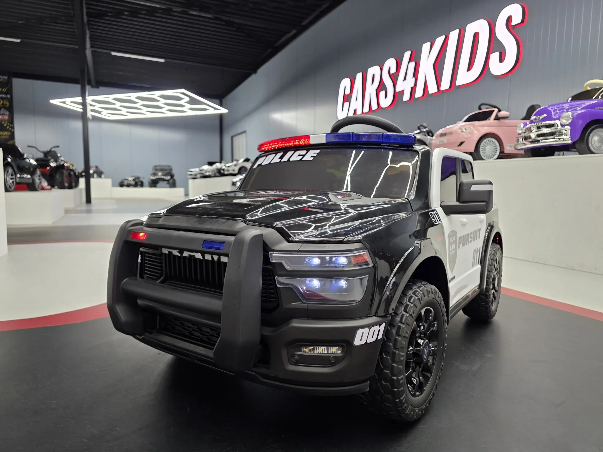 Kinderauto-Dodge-RAM-politie-.jpg Dodge RAM policijski automobil 12 volti - Slika 1