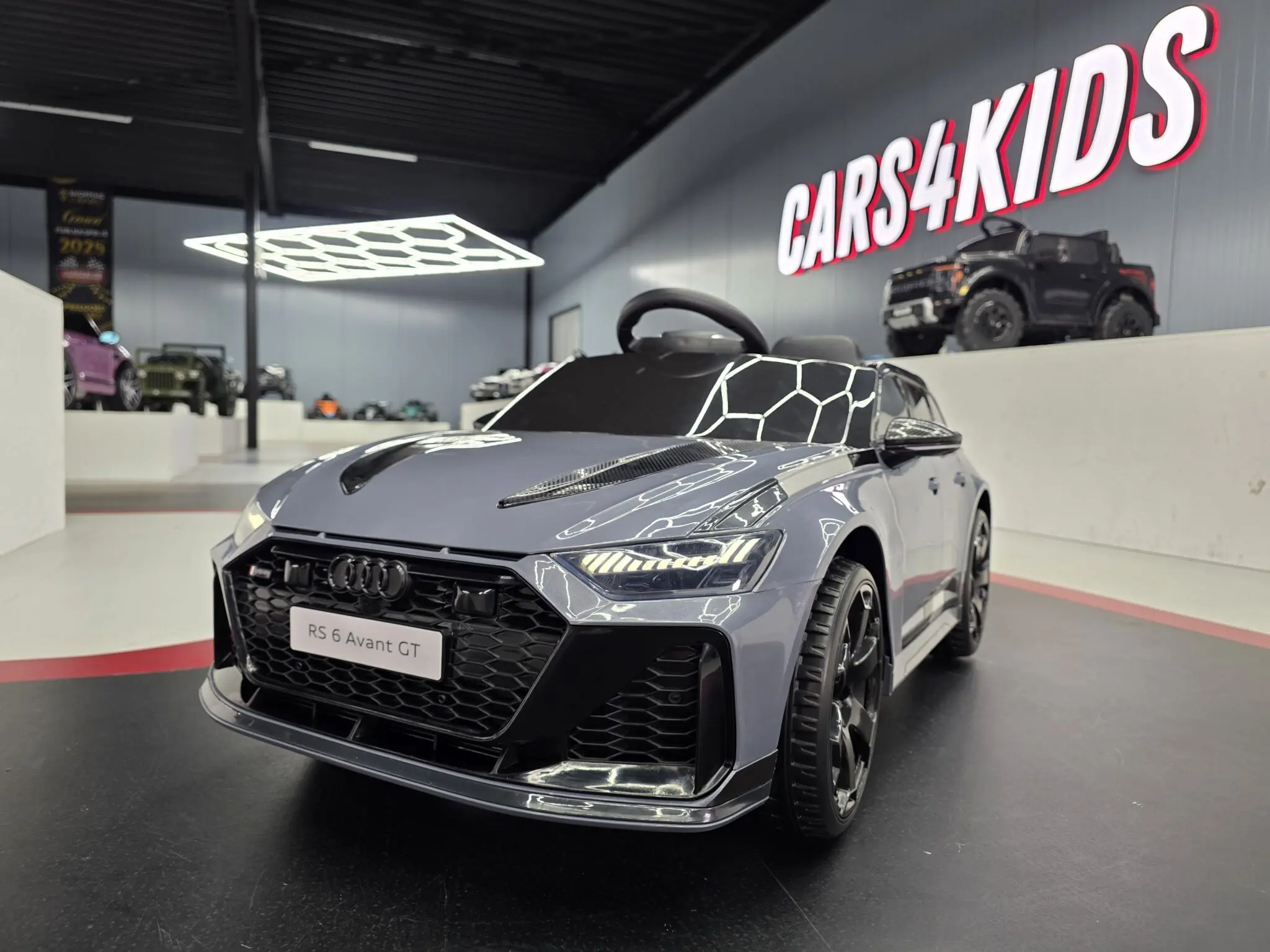 Kinderauto-Audi-RS6-Avant-GT-grijs.jpg Dječji automobil Audi RS6 Avant GT 12 volti sivi - Slika 1