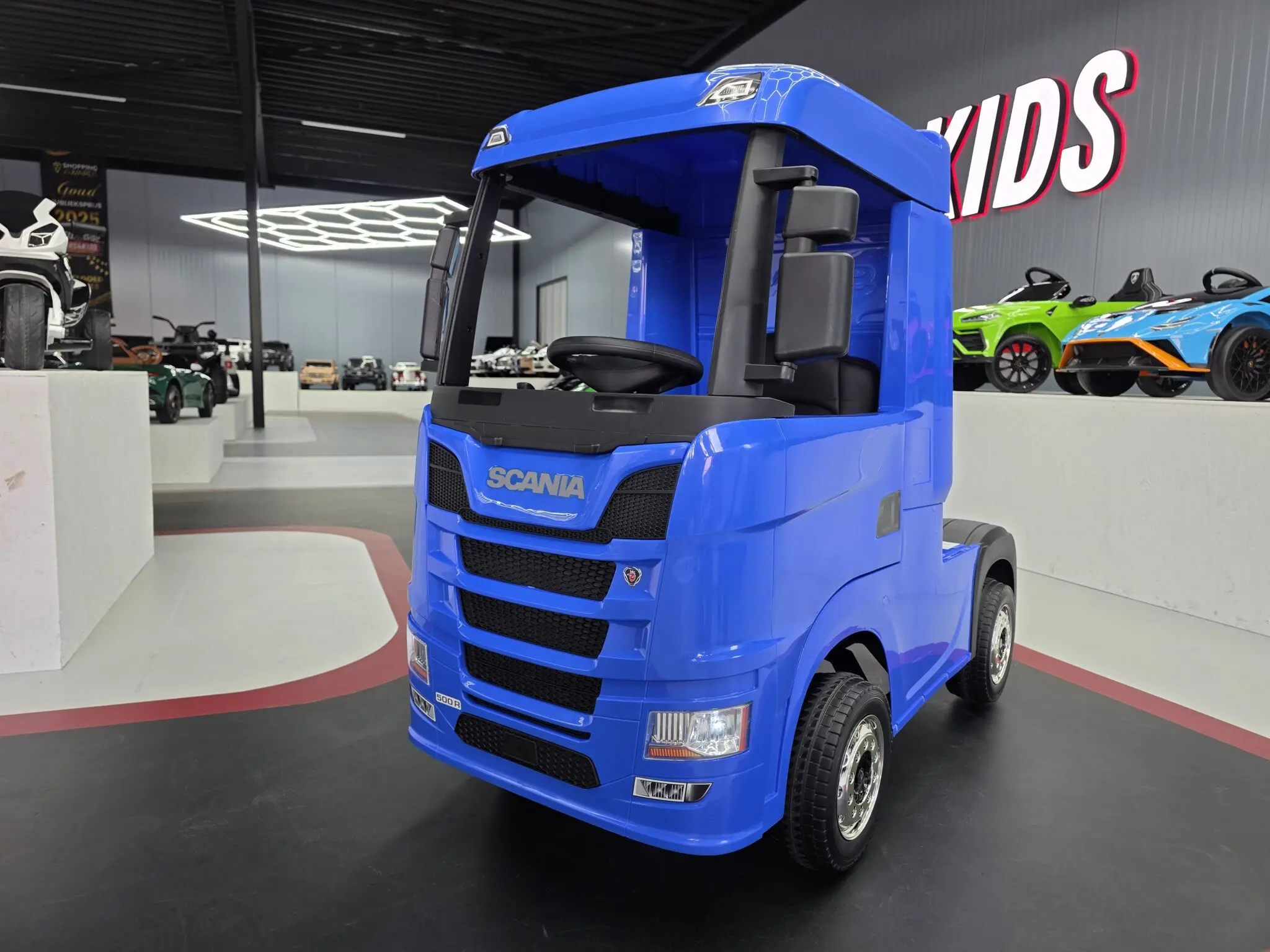 Scania-elektrische-kinder-vrachtwagen-12-volt-.jpg Električni dječji kamion Scania 12V plavi - Slika 1